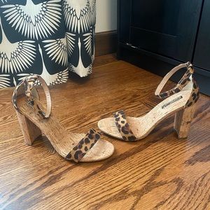 Leopard print pumps! 👠